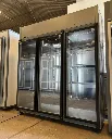 Exhibidora vertical de 3 puertas